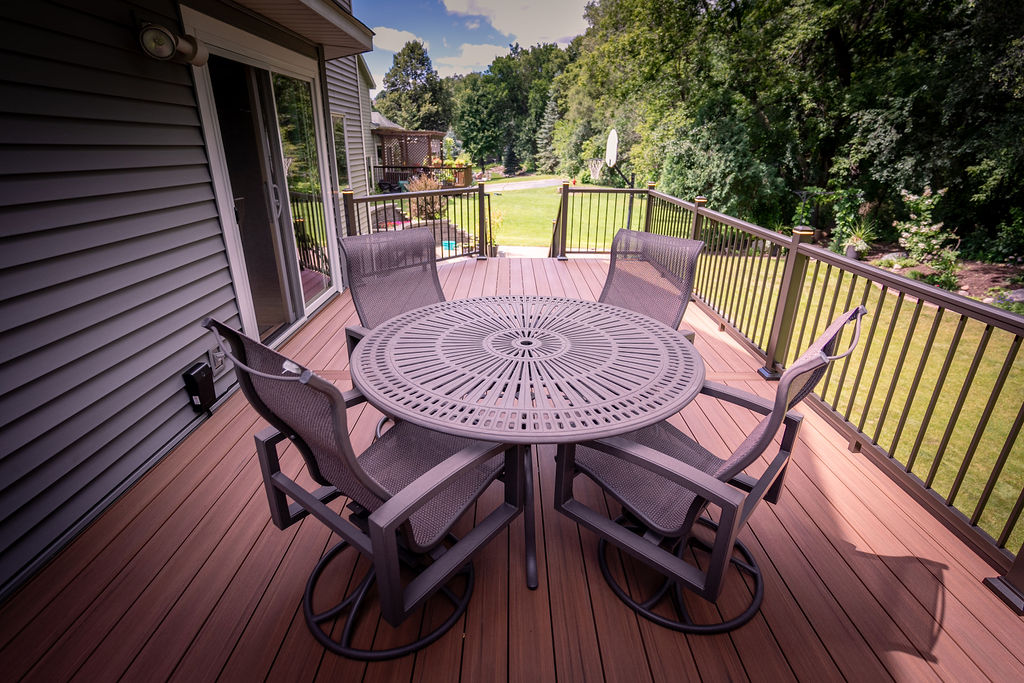 Outdoor dining furniture on a TimberTech Advanced PVC deck in the color Mahogany. 
