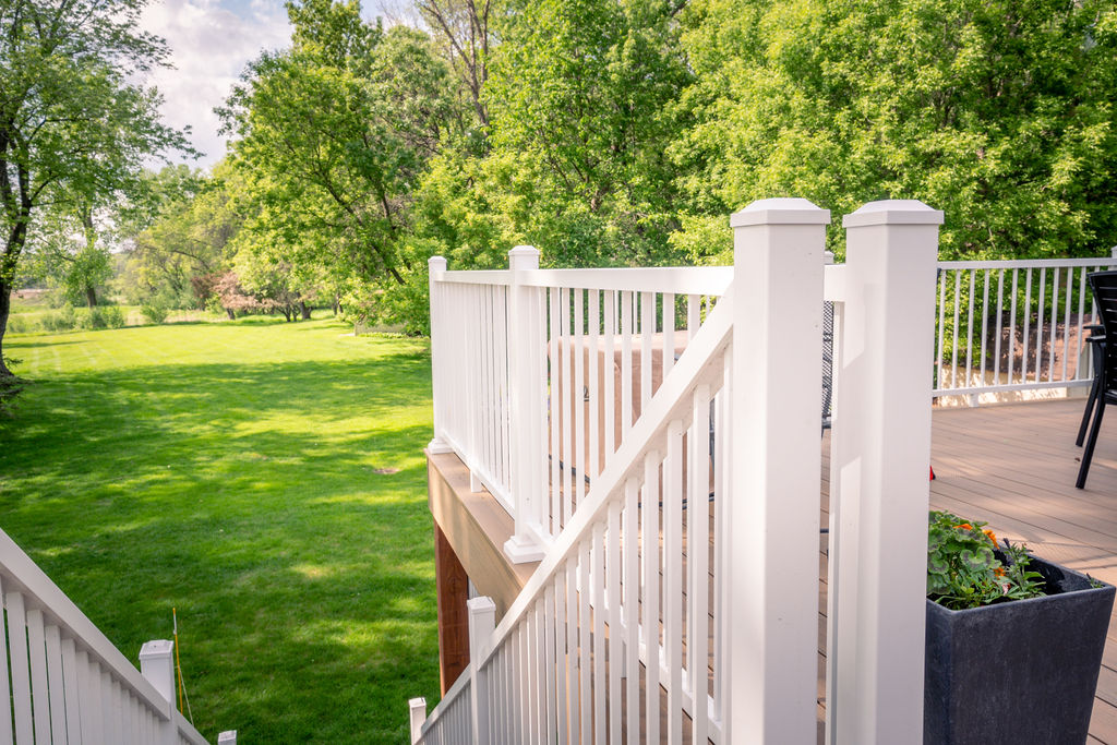 White TimberTech Impressions aluminum railing on the deck and staircase. 